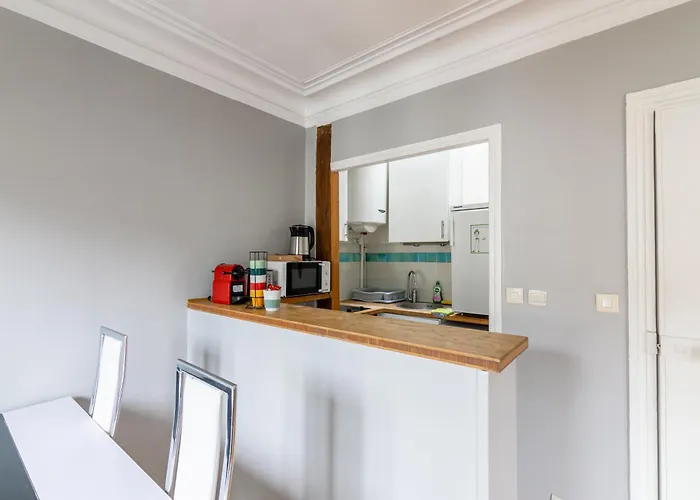 Luxurious 2 Bedroom Tour Eiffel Bourdonnais Free Netflix *